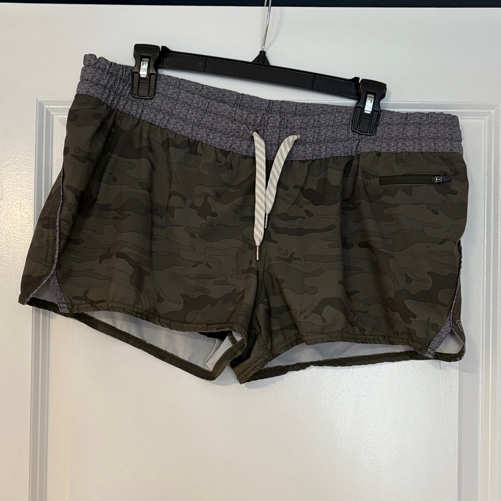 Vuori Shorts